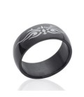 Bague homme acier ruthénium noir bombée tribal